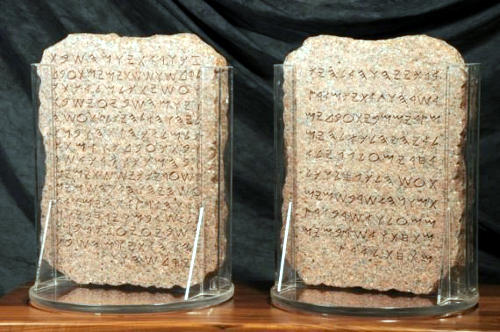 Финикийский алфавит был расшифрован французским священником Жаном-Жаком Бартелеми в конце восемнадцатого века