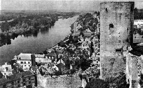 Шинон. Стены и башни